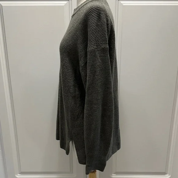 lululemon athletica Men's Charcoal Crewneck Sweater - Picture 3 of 14